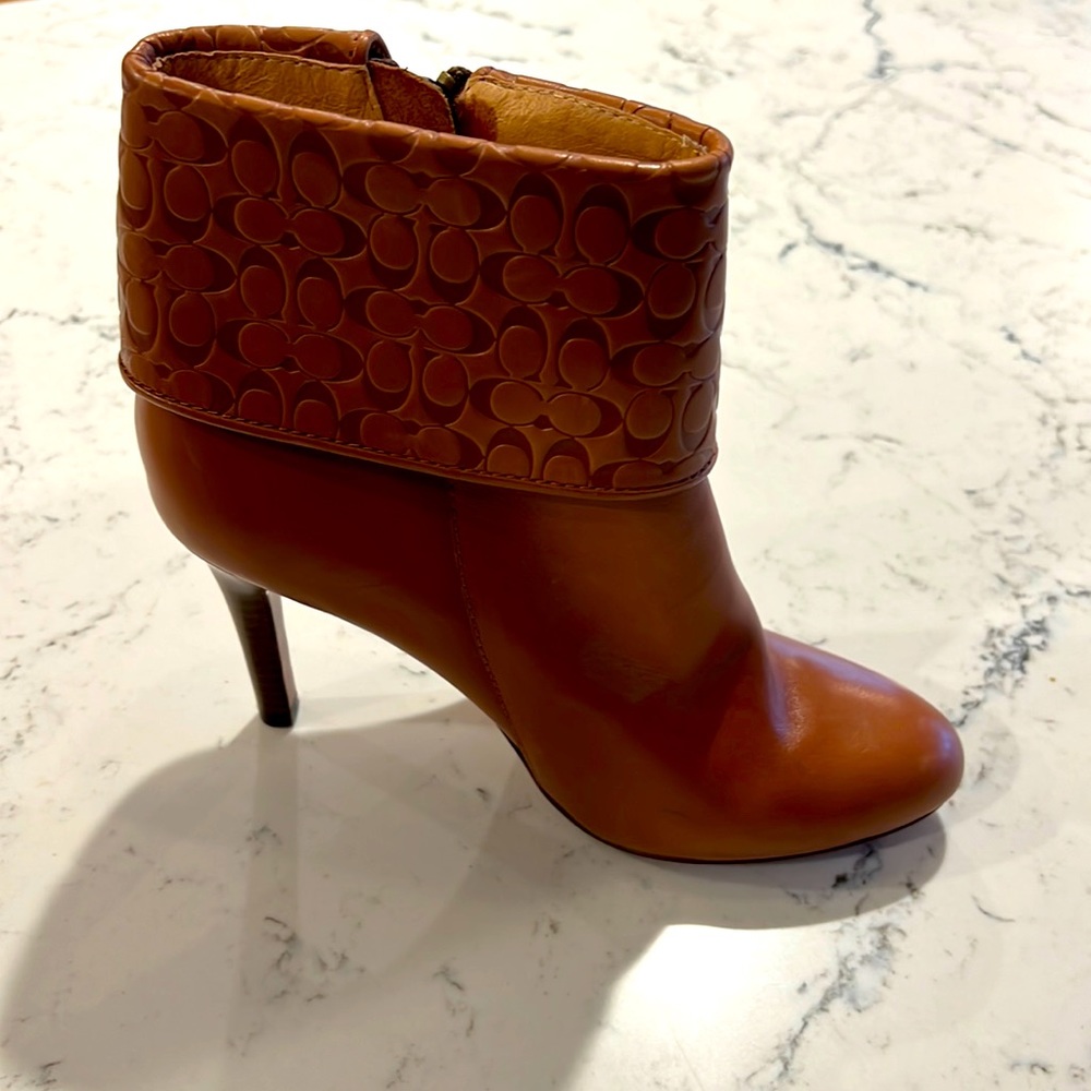 🎉👢🎉Tan COACH Cuffed Booties!!!🎉👢🎉